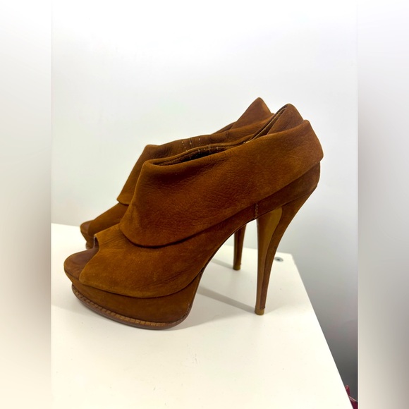 Schutz Suede Peep Toe Platform Pumps Warm Brown 6B - Picture 1 of 4